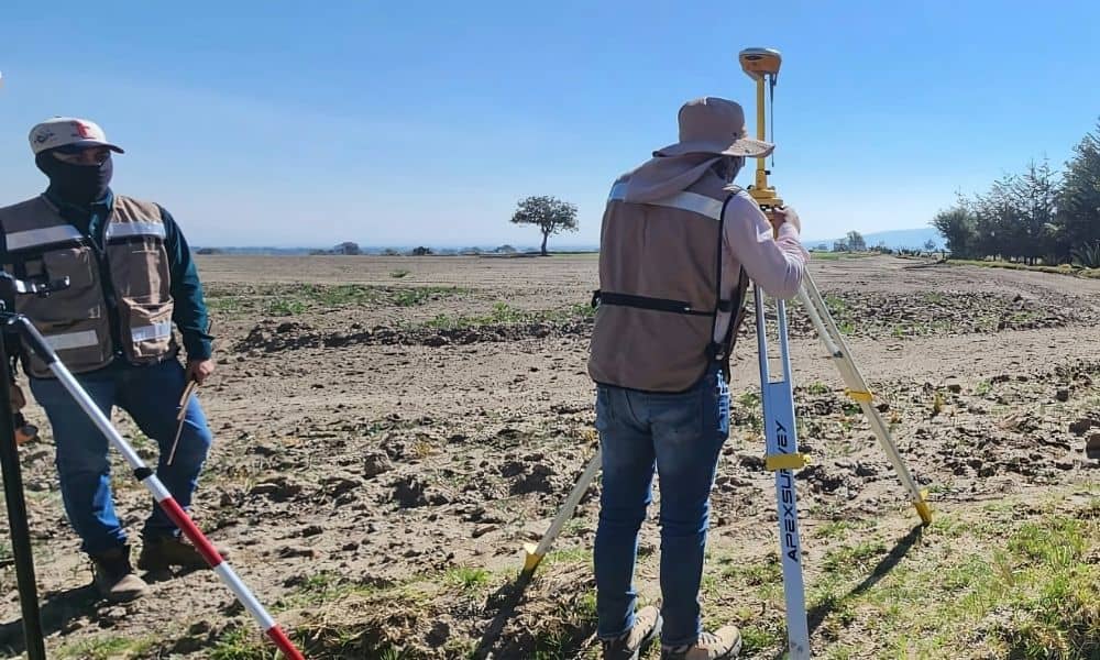 Land surveyor measuring property boundaries on-site for an accurate boundary survey